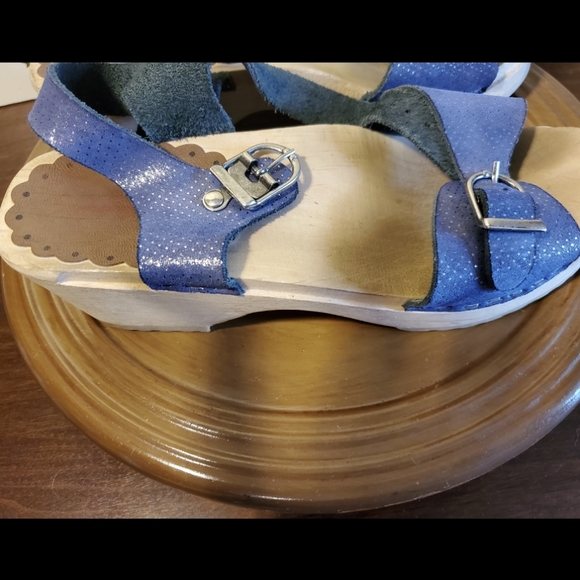 Hanna Andersson wooden sandals size 4 youth - Picture 2 of 4